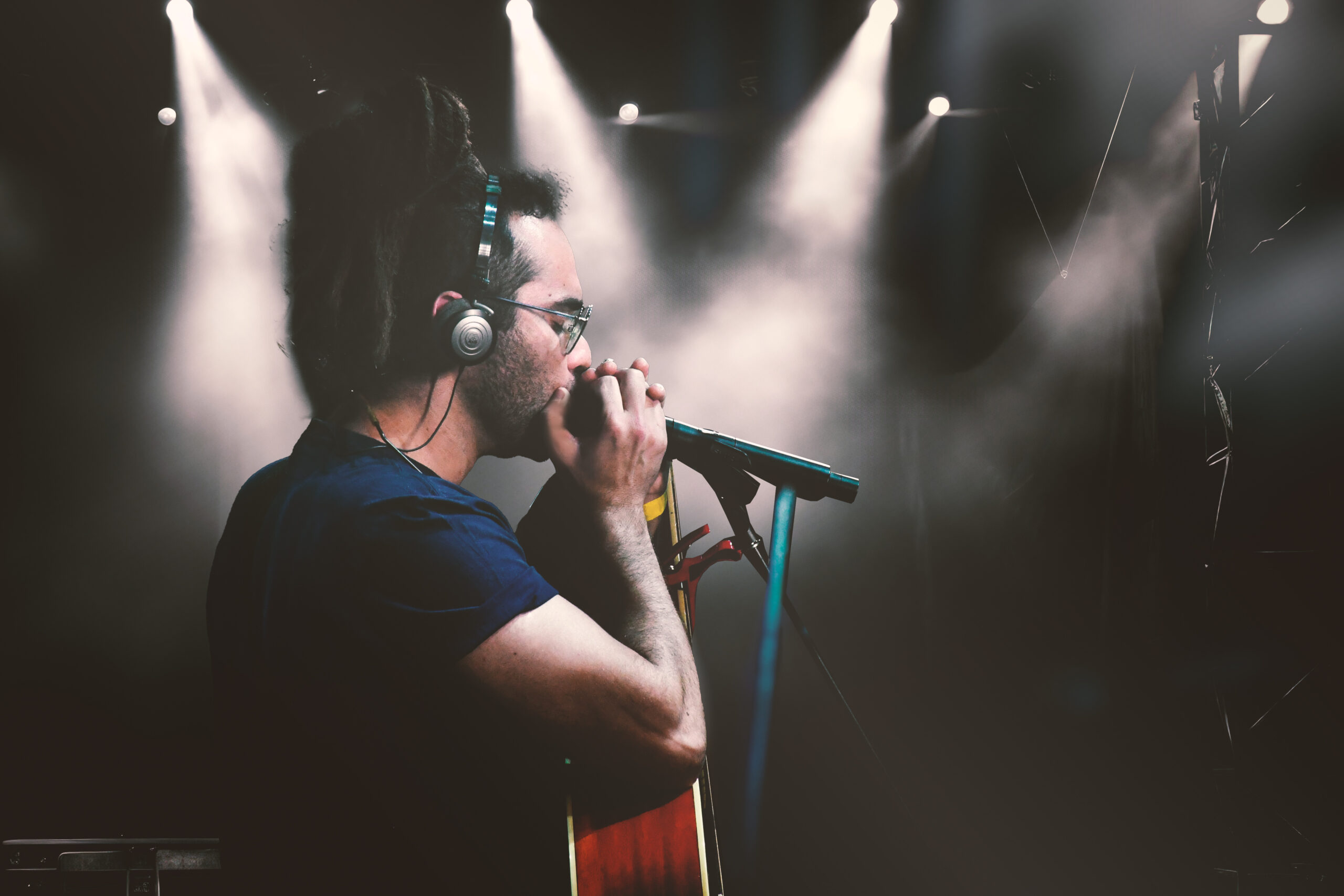 Daniel Lemes tocando gaita